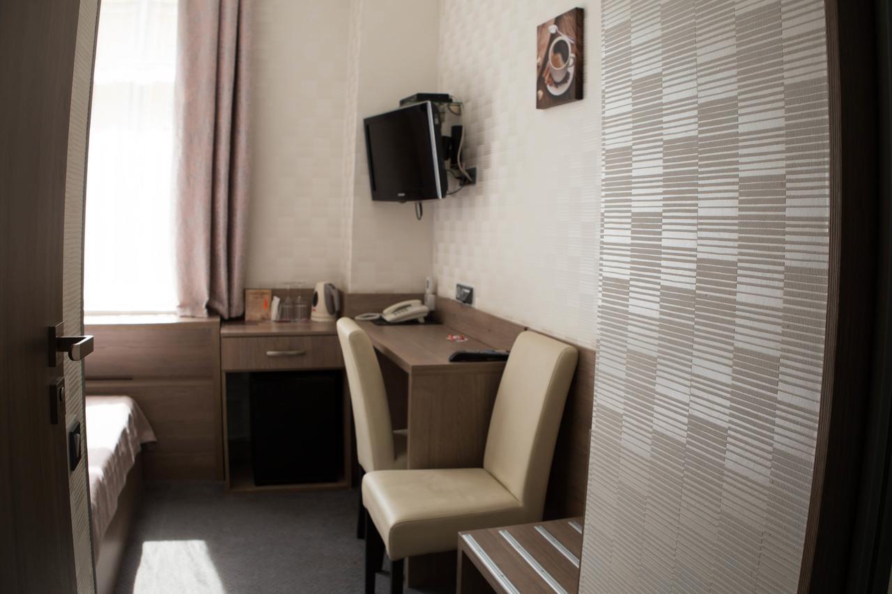 Hotel Elegant Kyiv Exterior photo