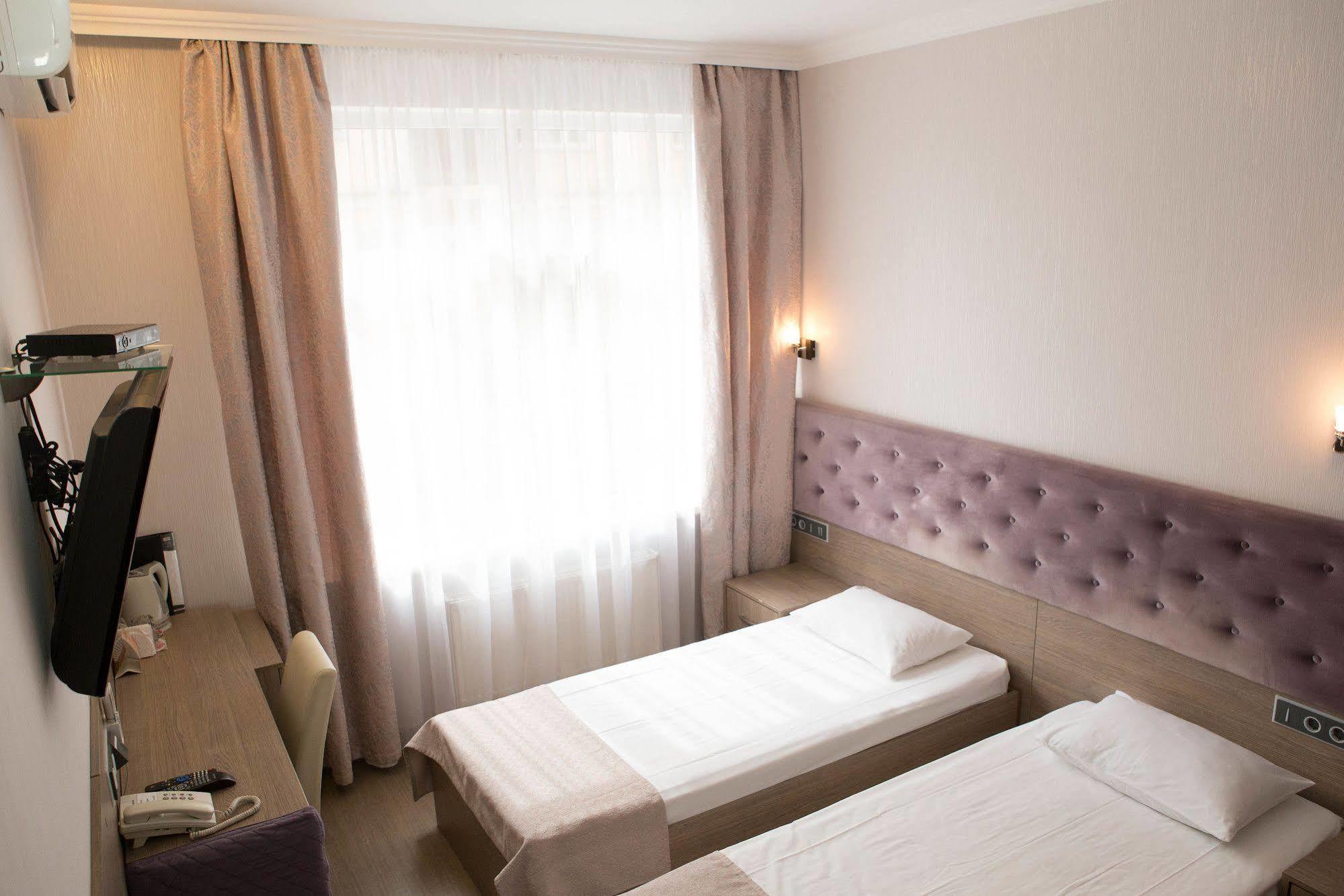 Hotel Elegant Kyiv Exterior photo