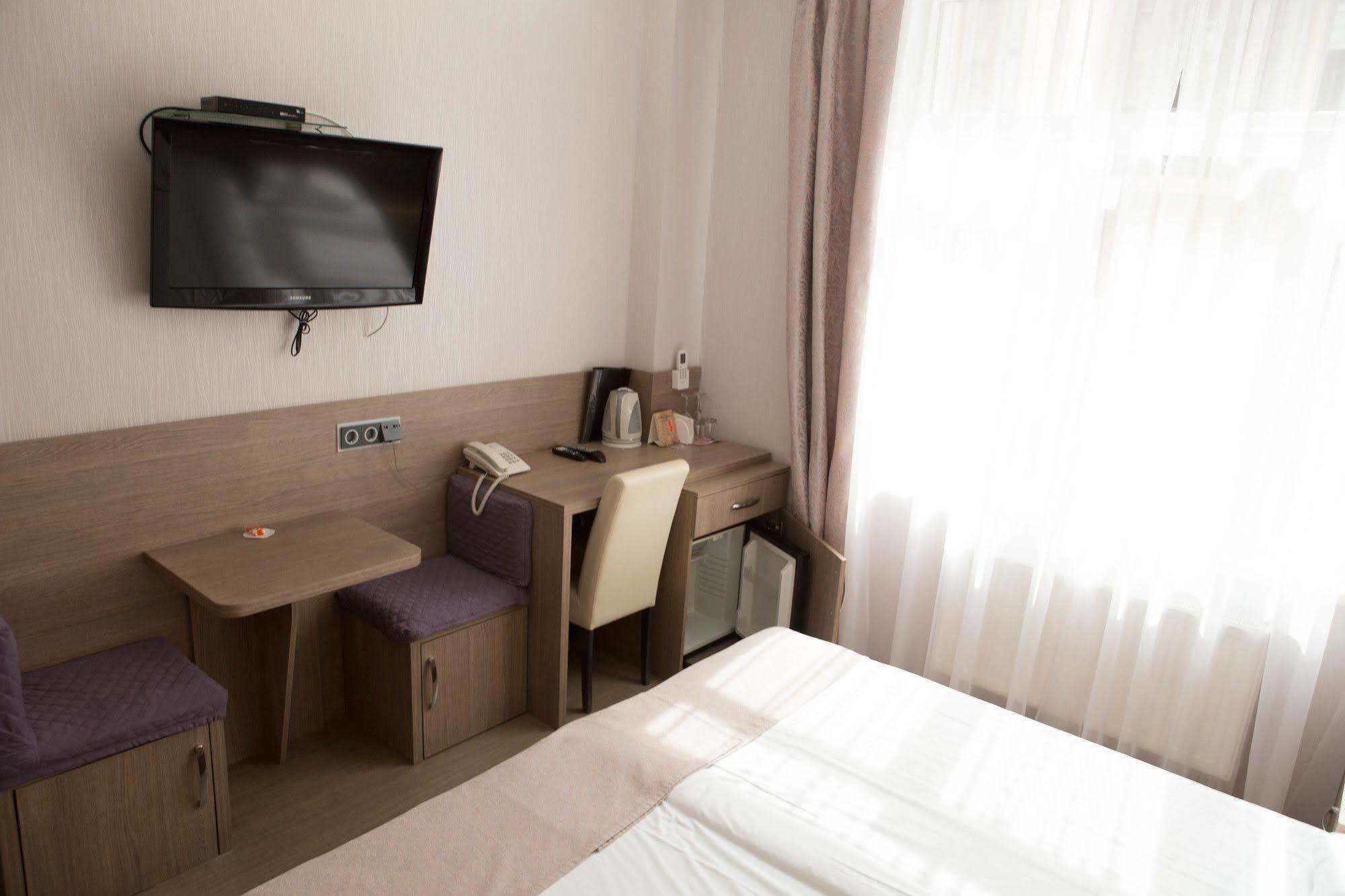 Hotel Elegant Kyiv Exterior photo