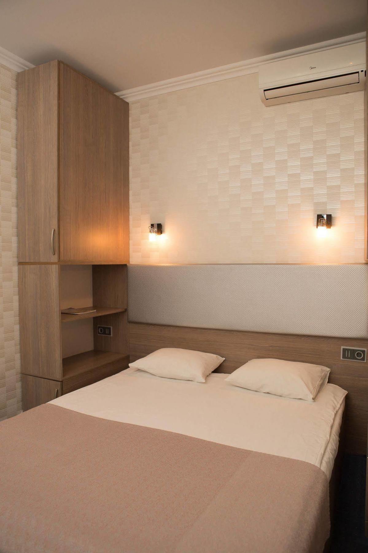 Hotel Elegant Kyiv Exterior photo